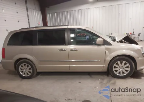 2016 Chrysler Town & Country Touring z USA, uszkodzony, nr VIN 2C4RC1BG4GR128157